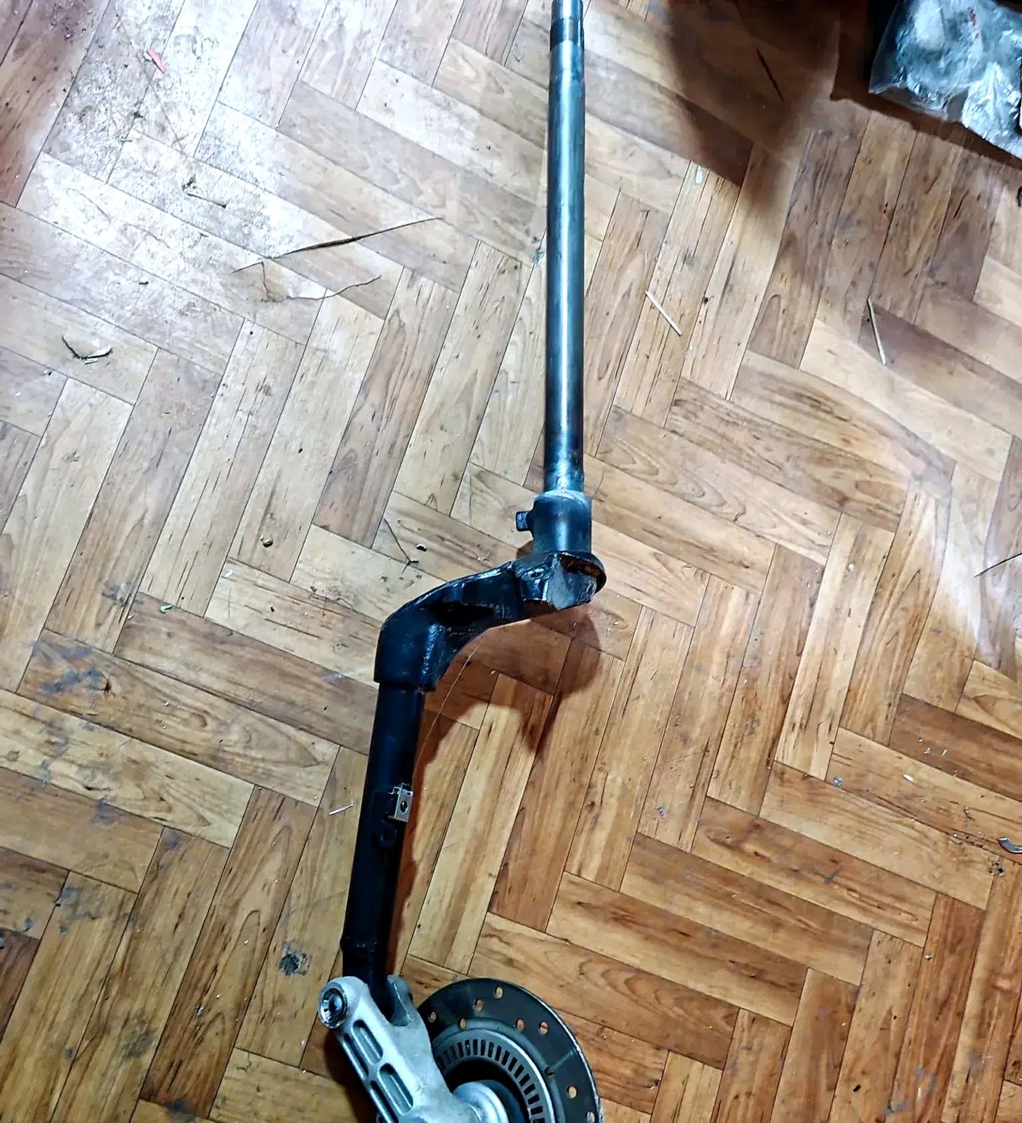 Front fork with disc and front hub for Vespa Primavera 125