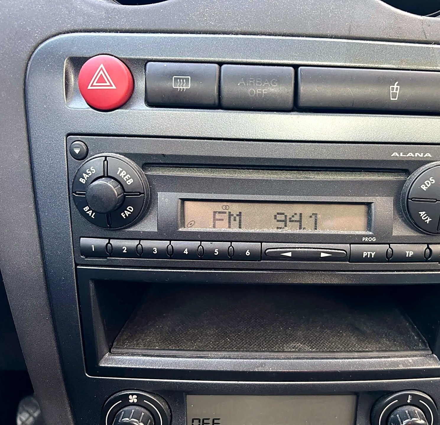 Factory CD changer seat Alana MP3