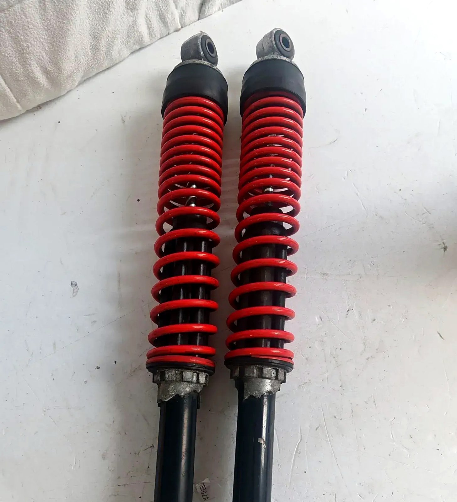 Zadnji amortizeri Piaggio MP3 300