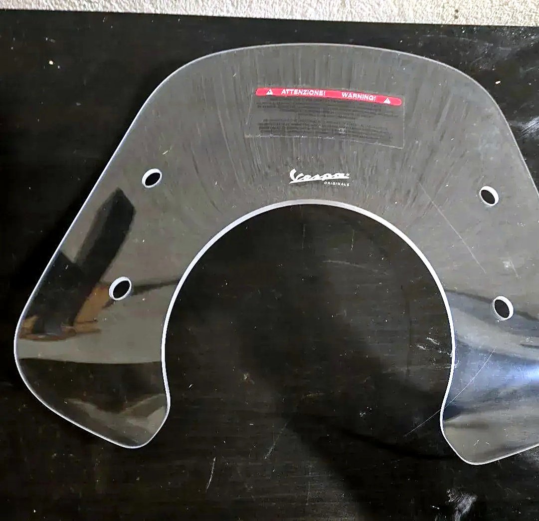 Original windshields Vespa Primavera