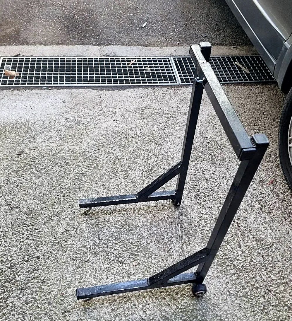 Engine mount bracket