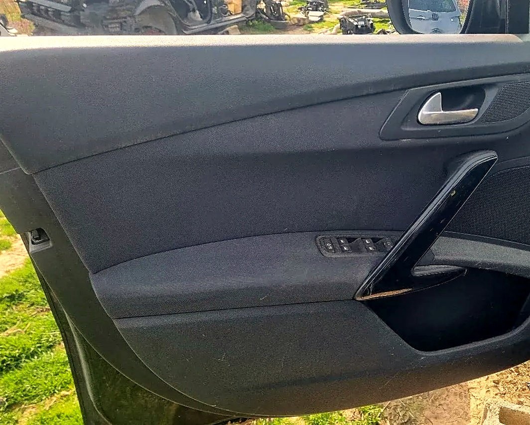 Peugeot 508 driver seat upholstery