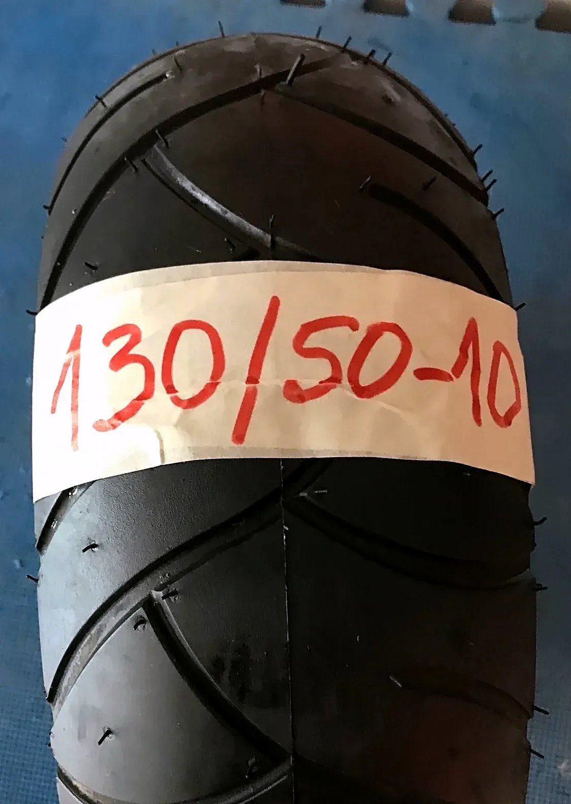 Moto guma 130/50-10 nova
