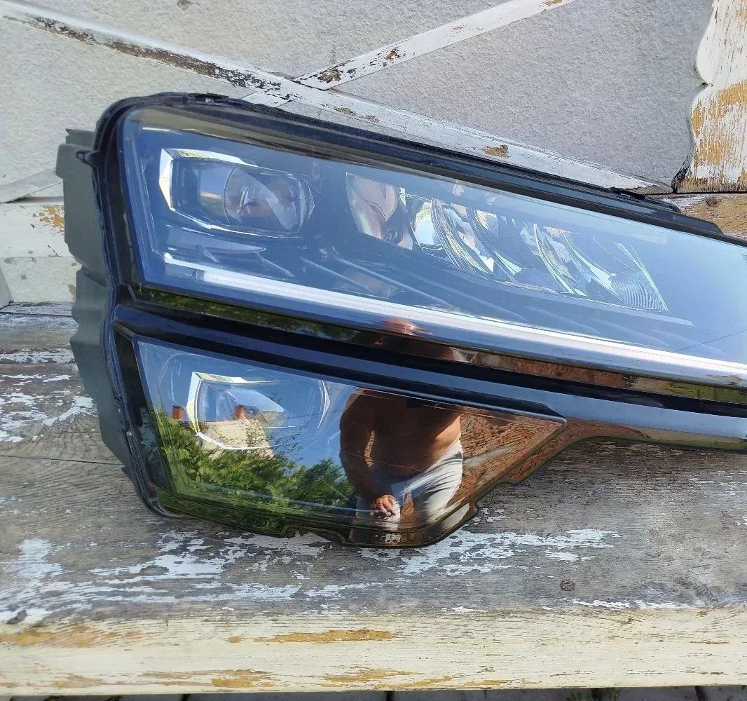 Right front LED headlight Skoda Karoq