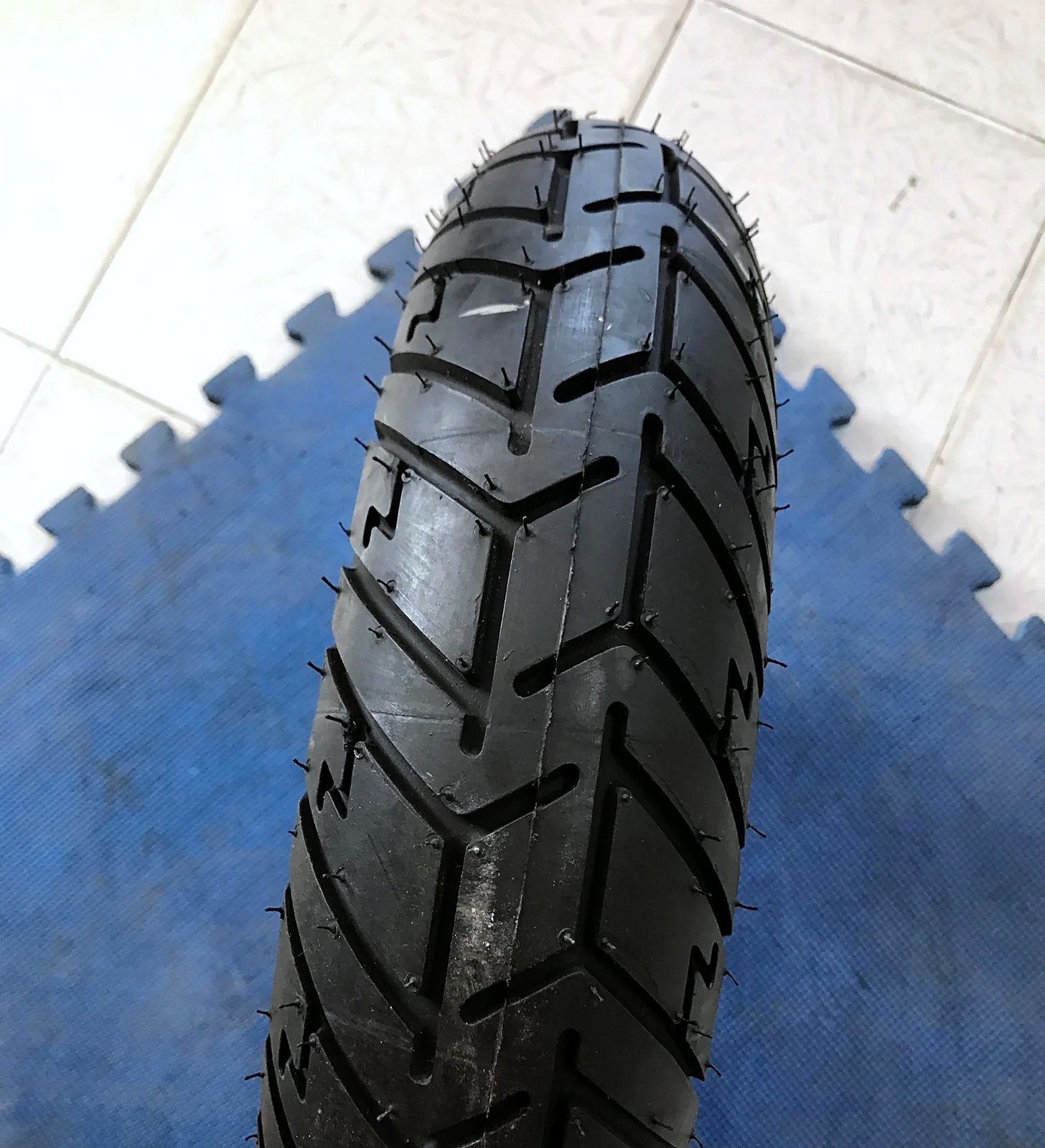 Barum Jet 100/90-10 motorcycle tyre
