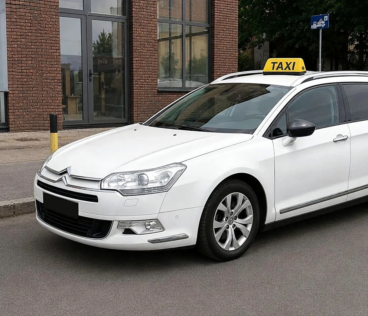 Citroen C5 X7 karoserijski paneli za taksi belo