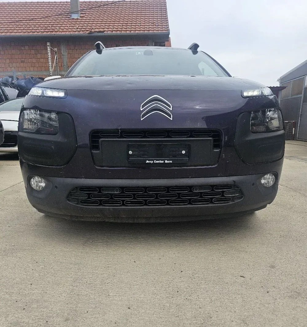 Prednji branik i far Citroën C4 Cactus