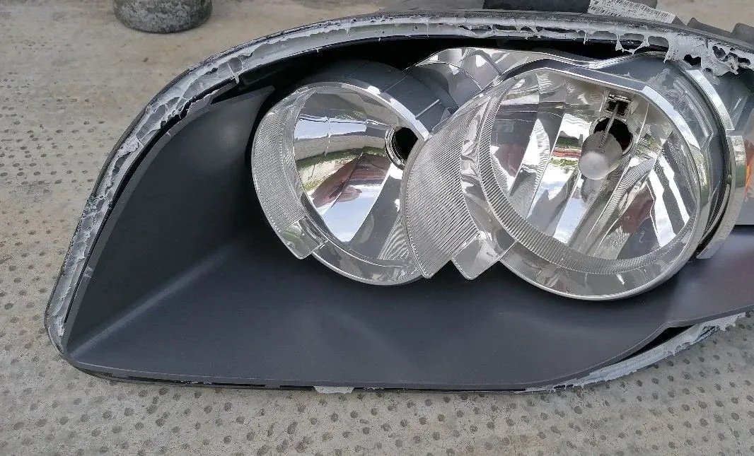 Front left headlight housing Audi A4 B7