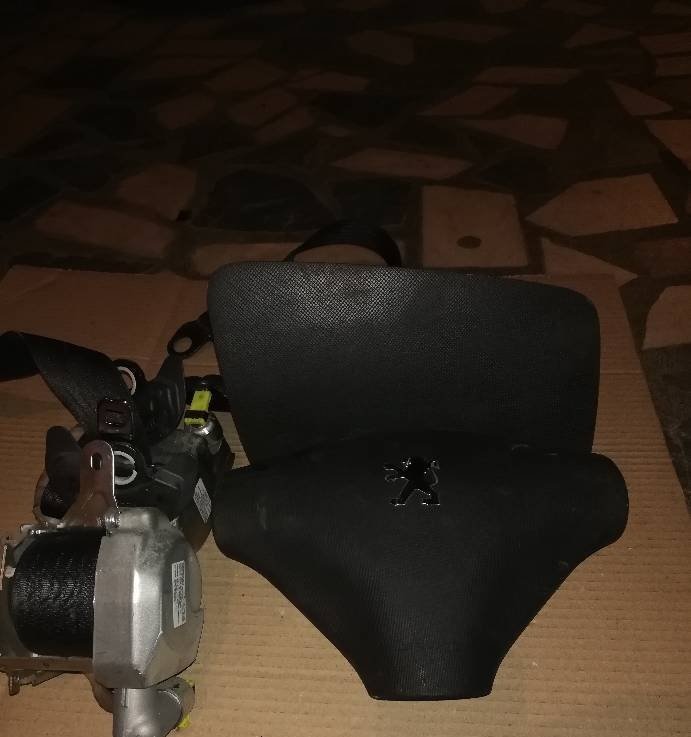 Pezo 107 airbag vozača i suvozača