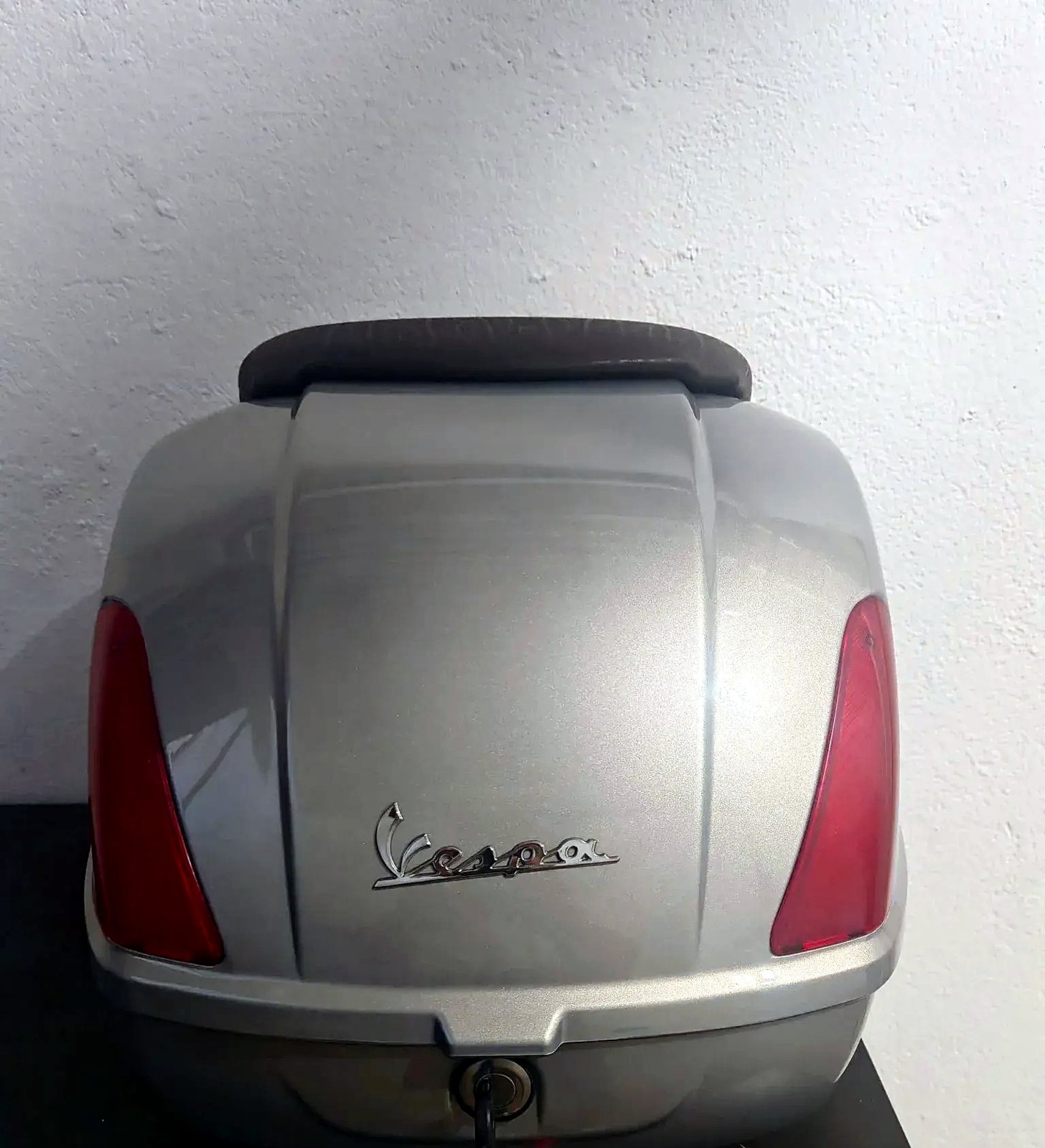 Original Vespa GTS top case