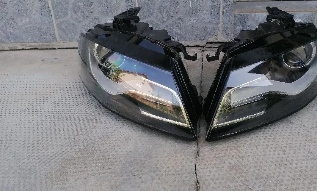 Xenon headlights Audi A4 B8