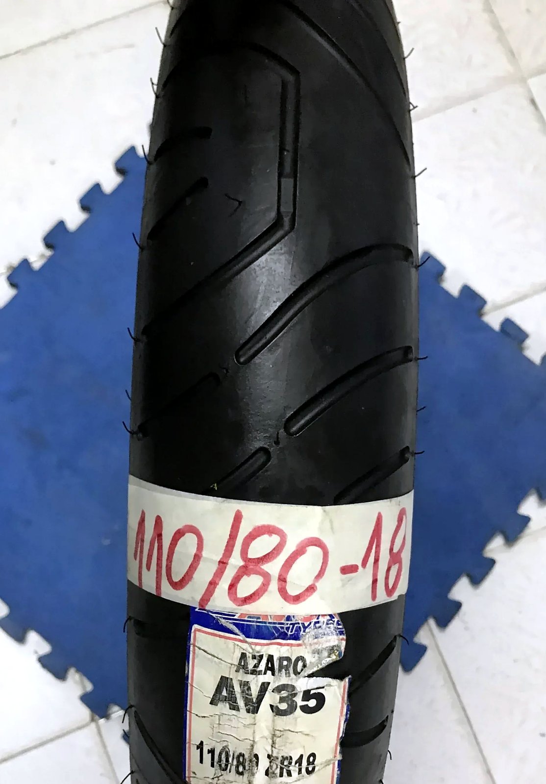 Avon Azaro 110/80ZR18 motorcycle tyre