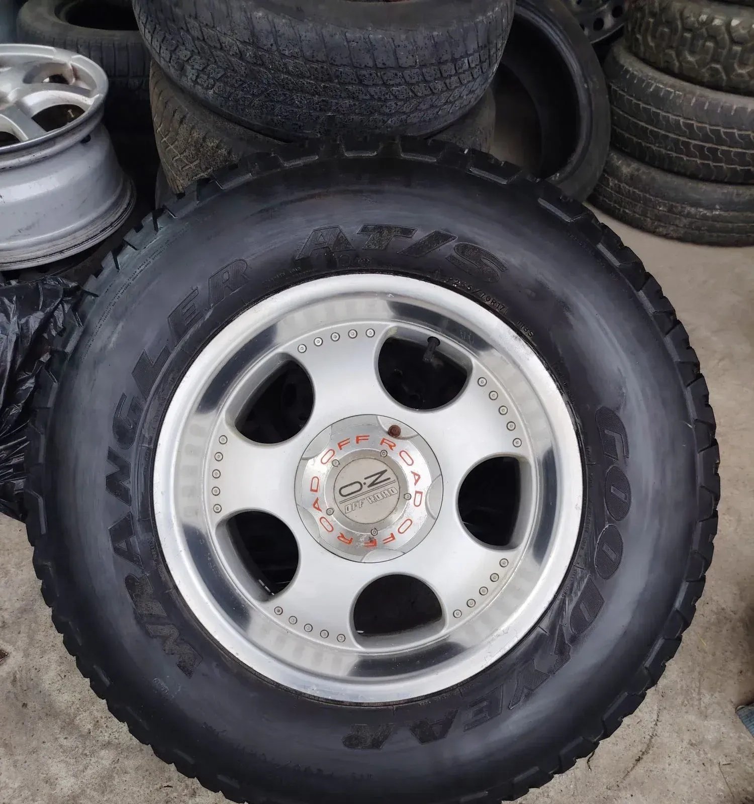 Alloy wheel 17" 6x139.7 ET-2