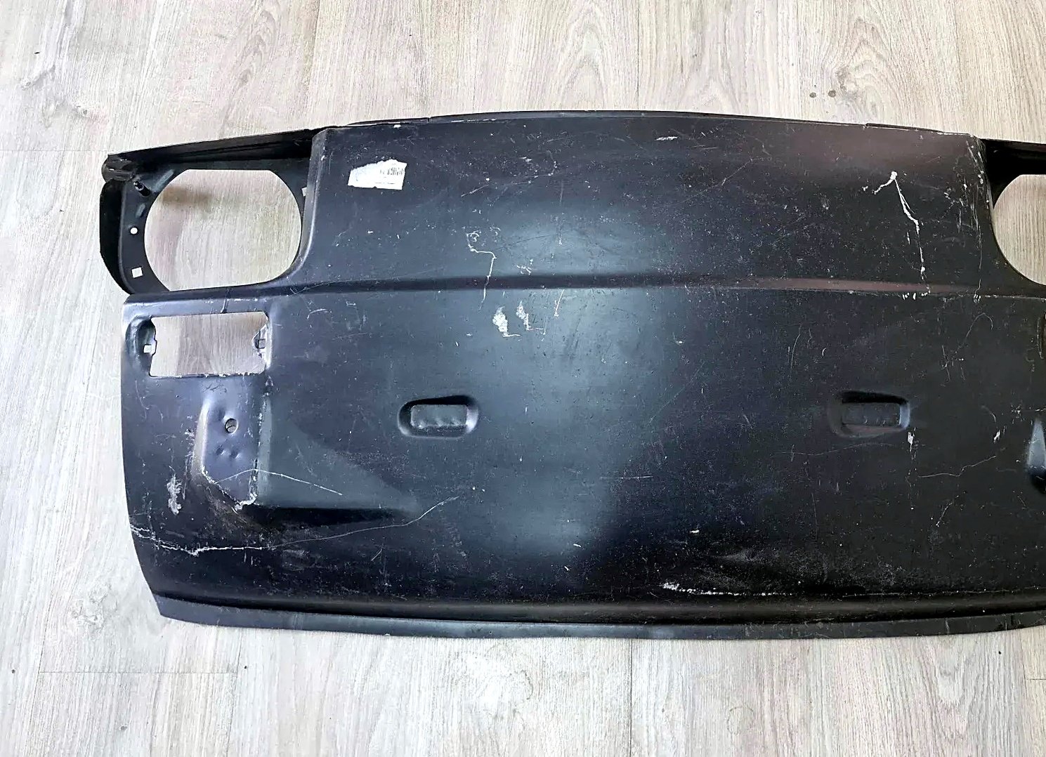 Front connecting plate for headlight