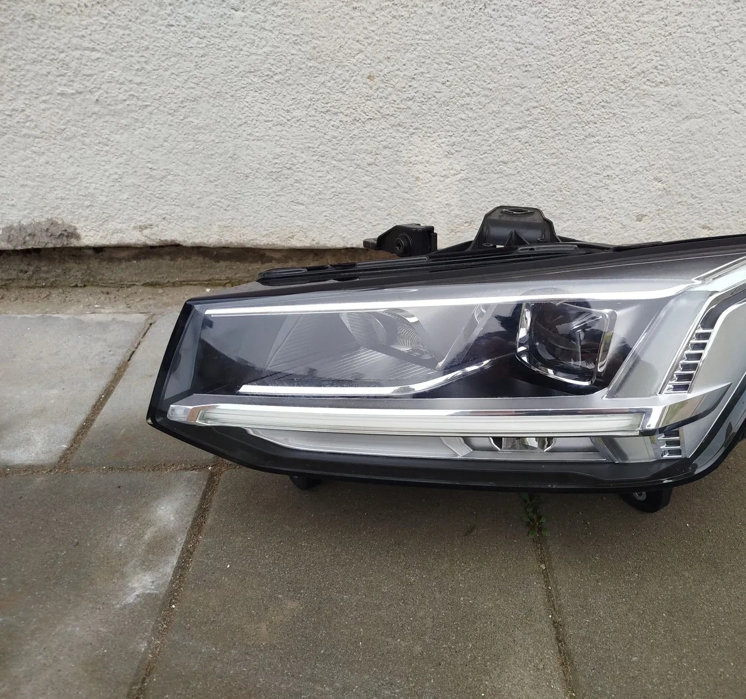 Front Left LED Headlight Audi Q2 81A941033