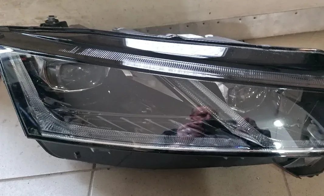 Front right LED headlight Škoda Octavia IV