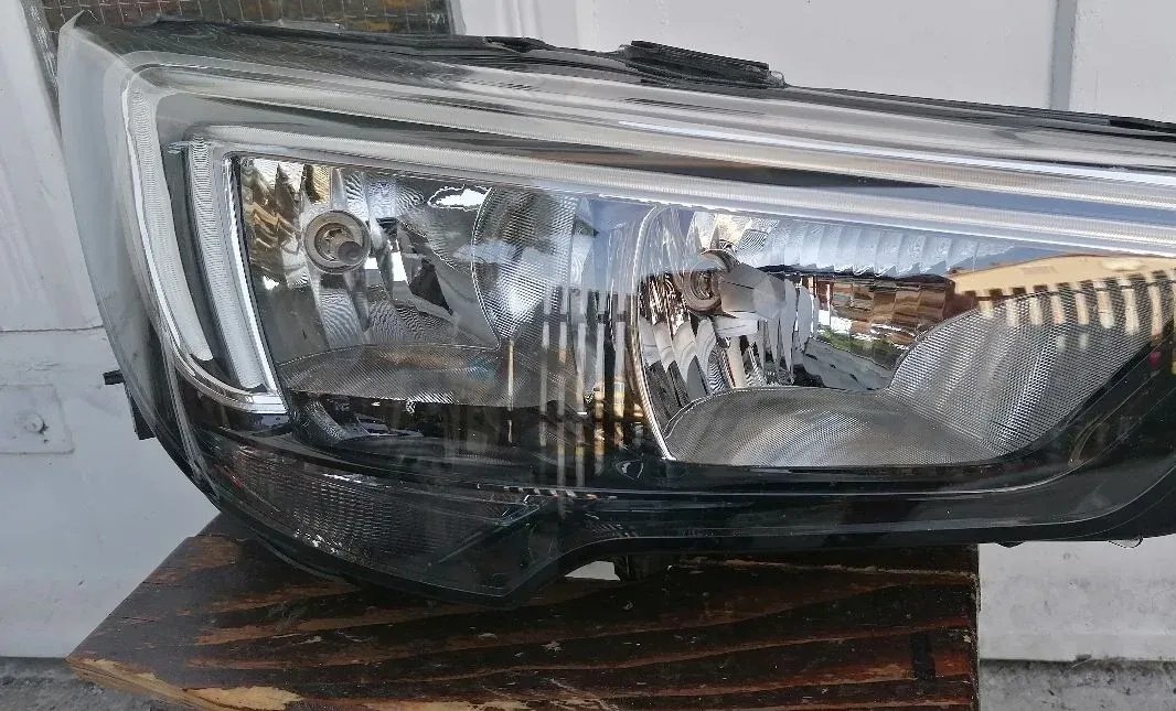 Right front headlight Opel Crossland