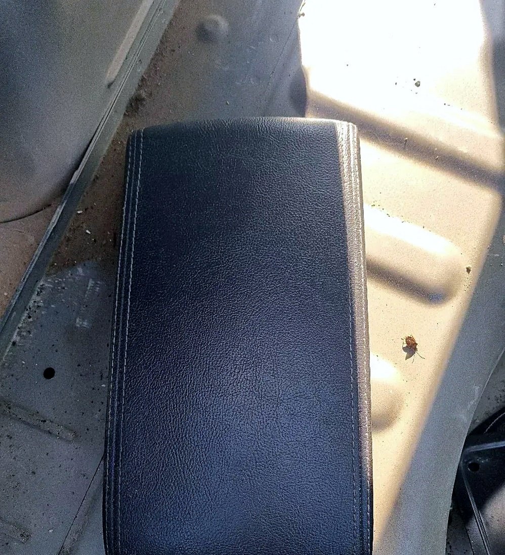Peugeot 508 armrest