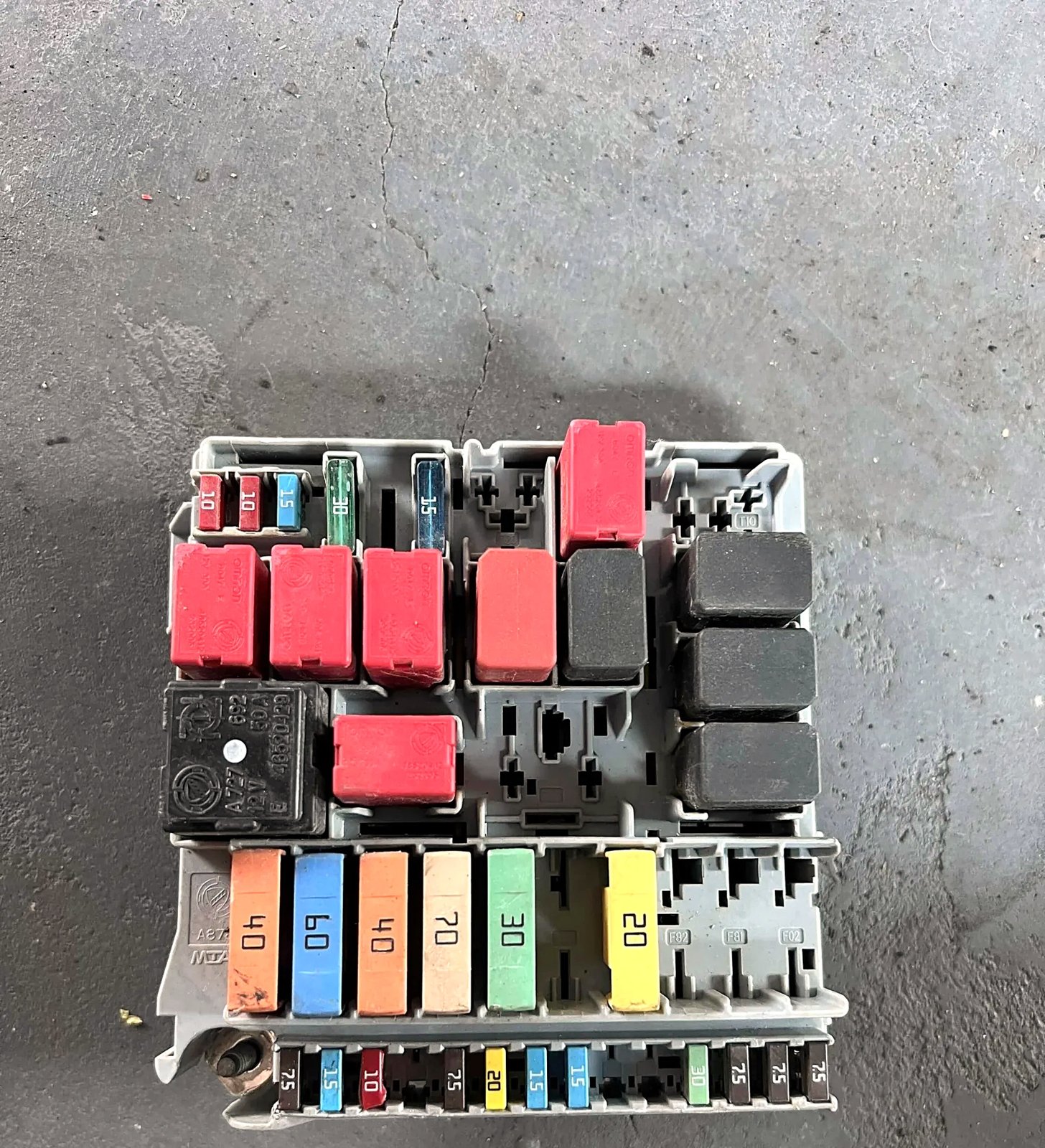 Fuse relay box control unit Fiat 500 1.2 petrol