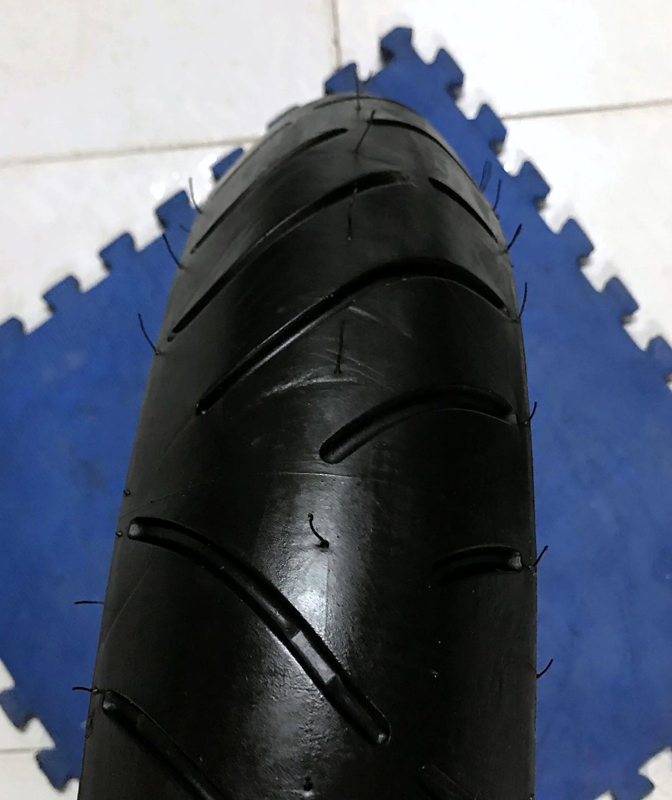 Avon Azaro AV39 Sport II 110/70ZR17 moto guma