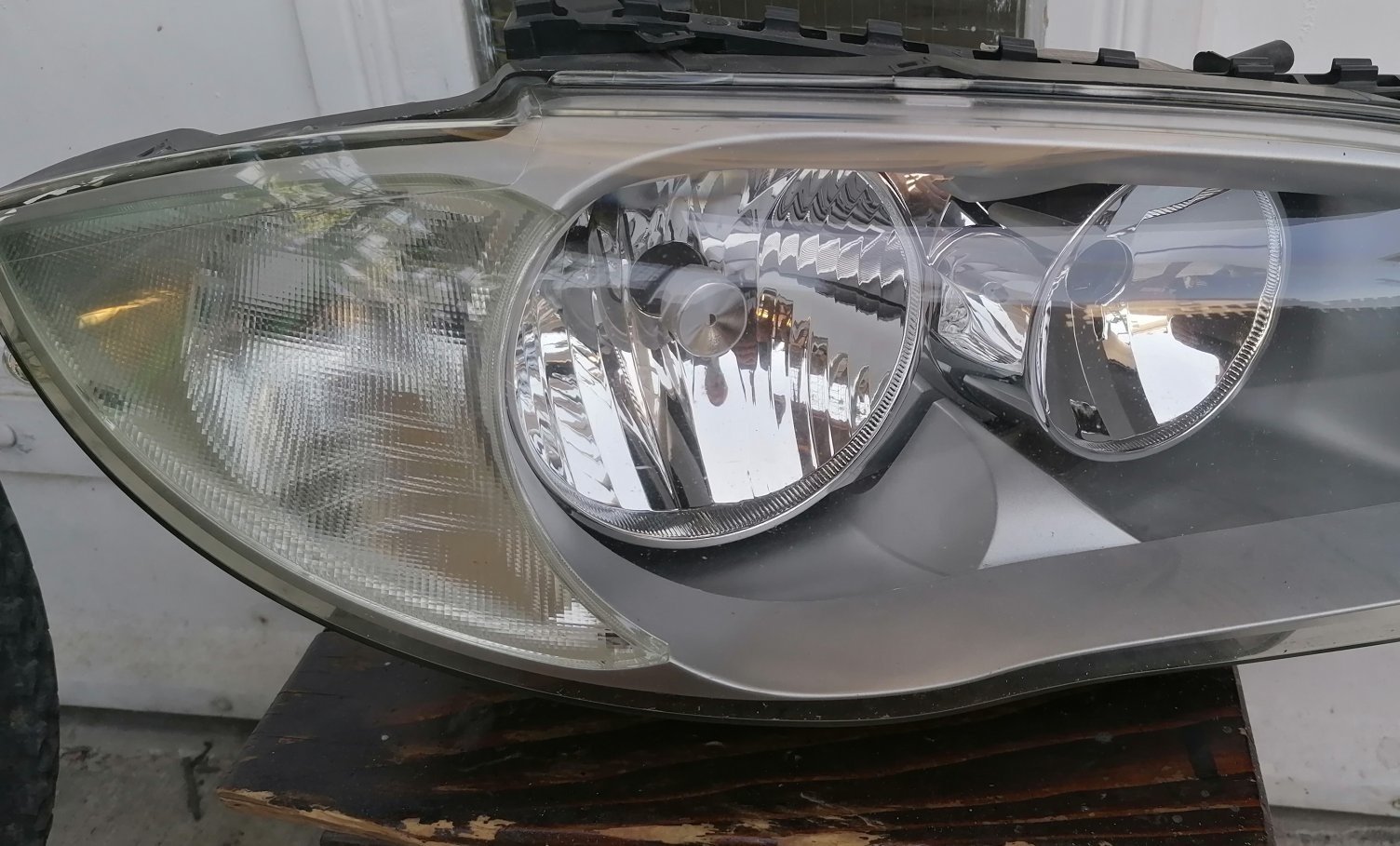 Правая передняя галогенная фара BMW E87