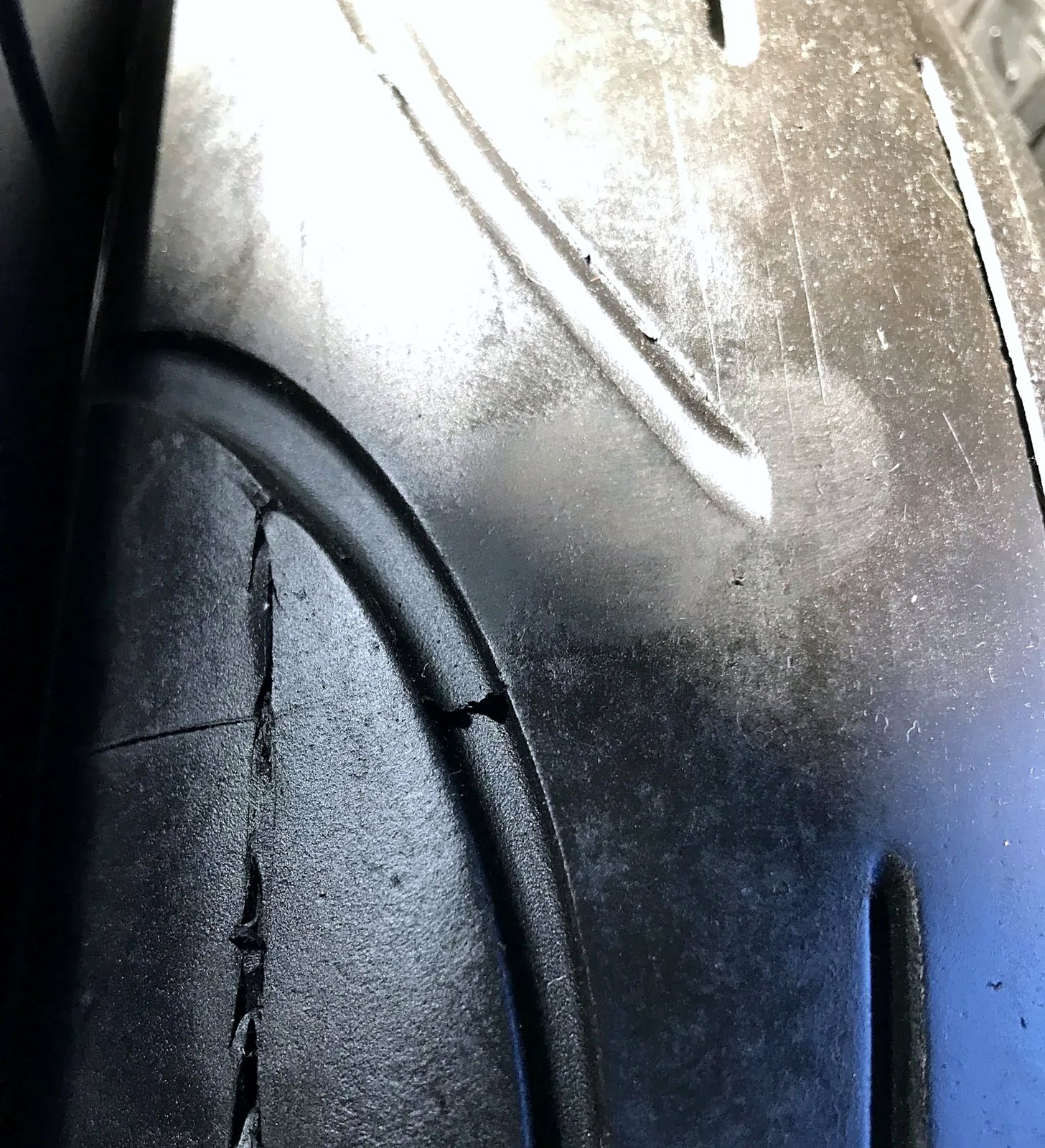Michelin 120/70-17 motorcycle tyre (new, damaged)