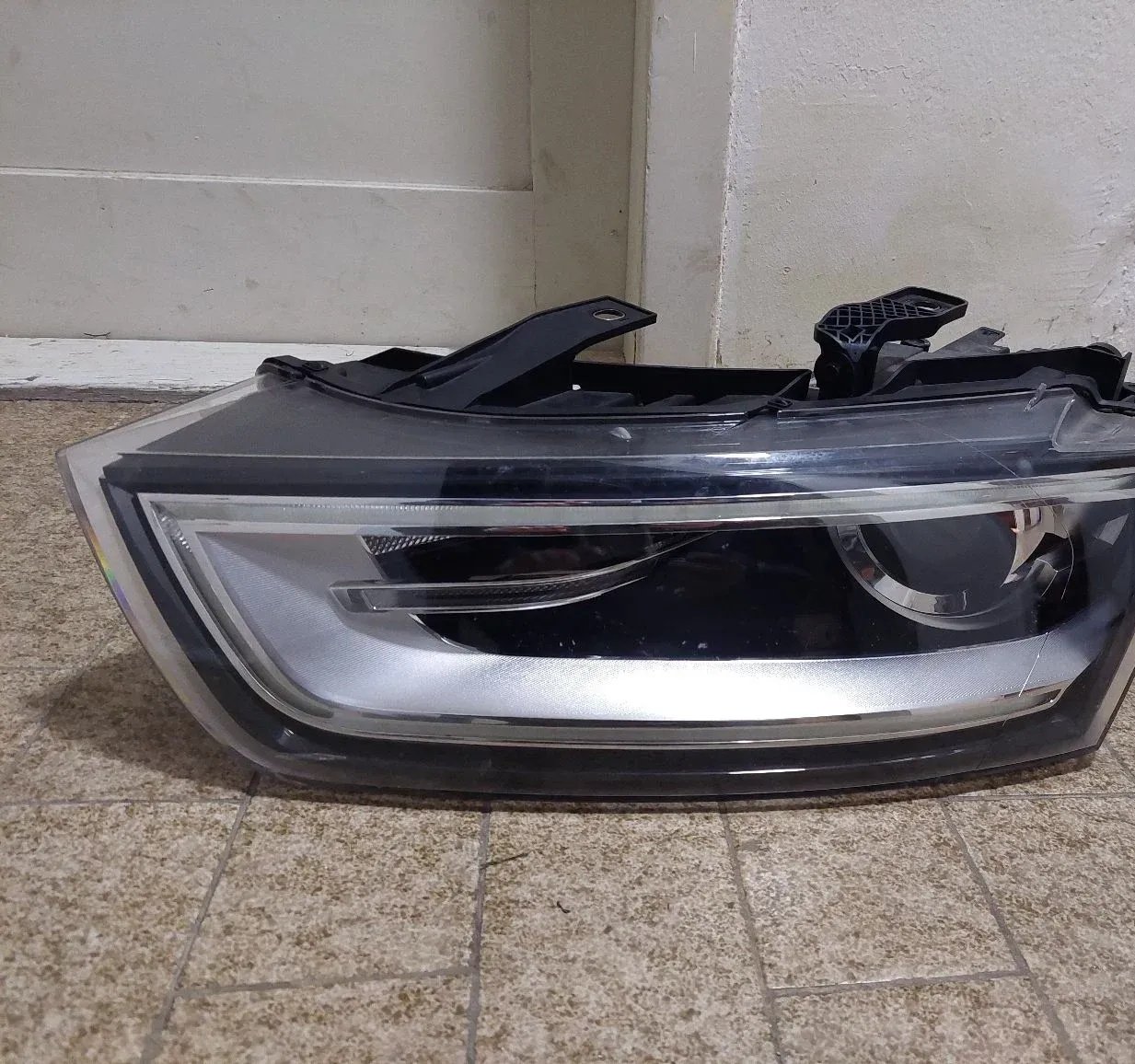 Front Left Xenon Headlight Audi Q3 8U0941005
