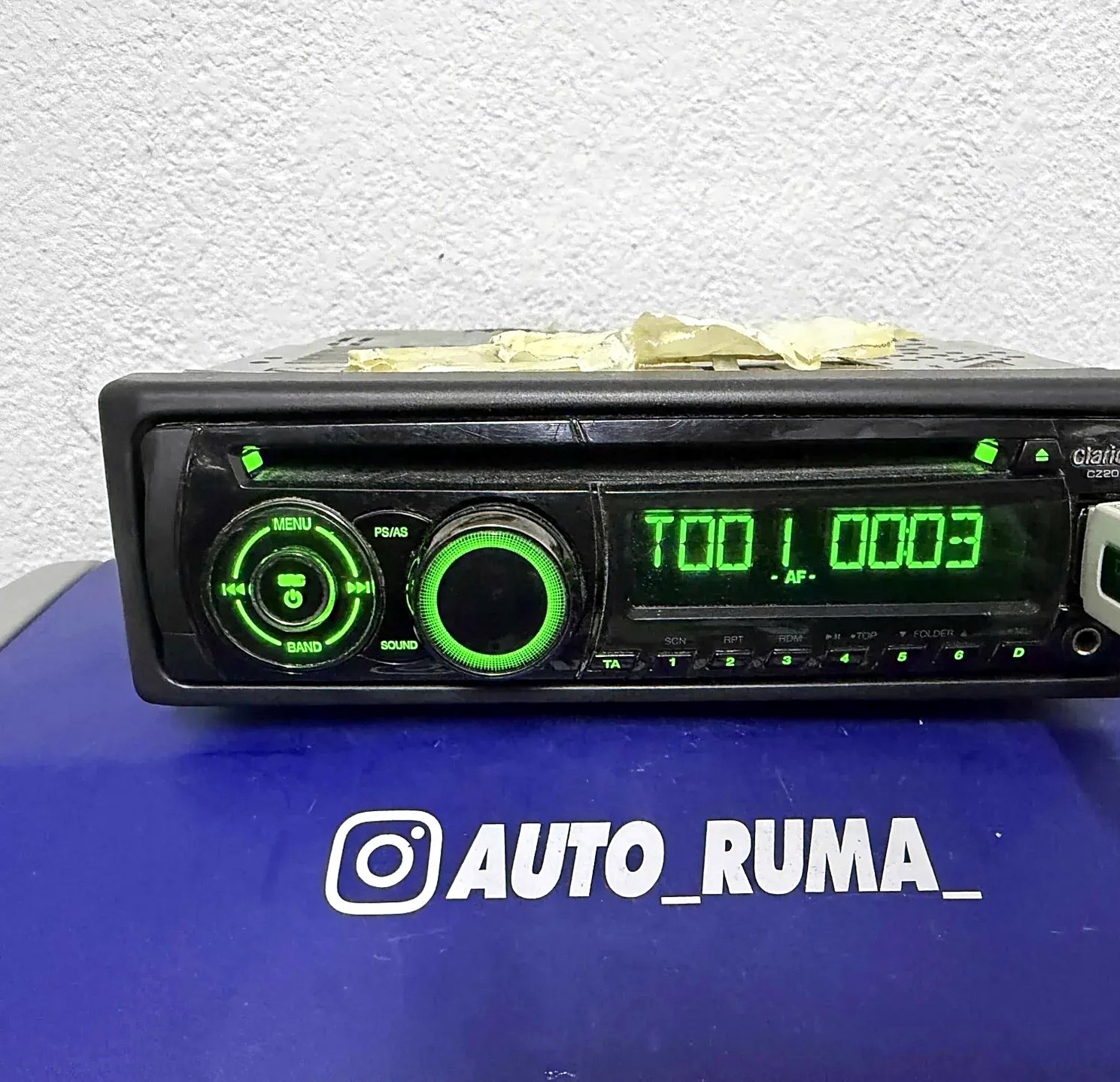 Clarion CZ201EG USB Aux CD radio