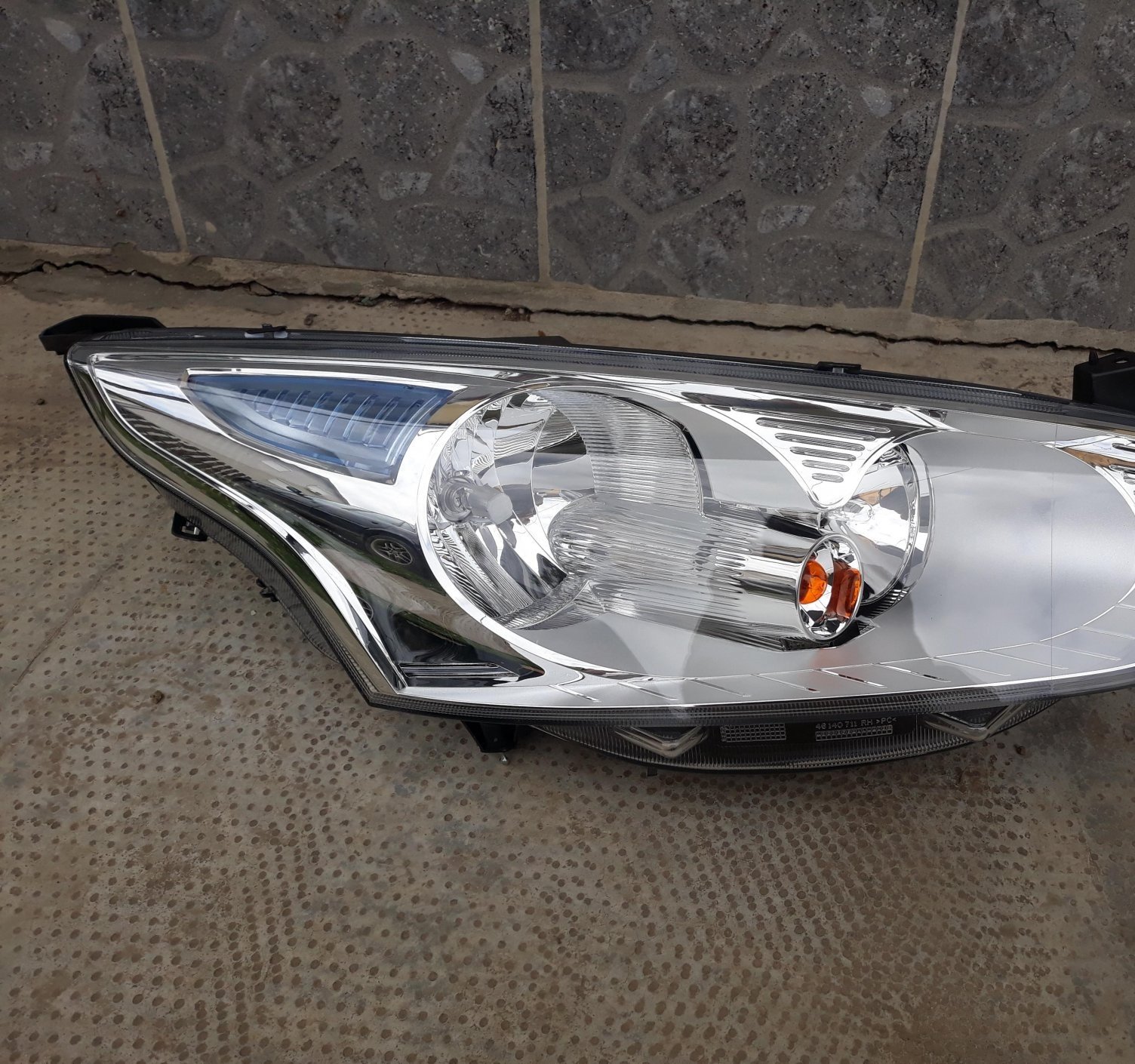 Ford B-Max right headlight halogen