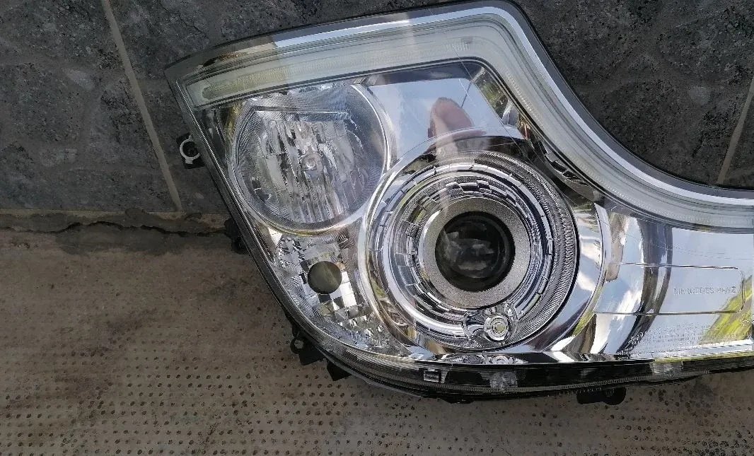Right xenon headlight Mercedes Aktros MP4