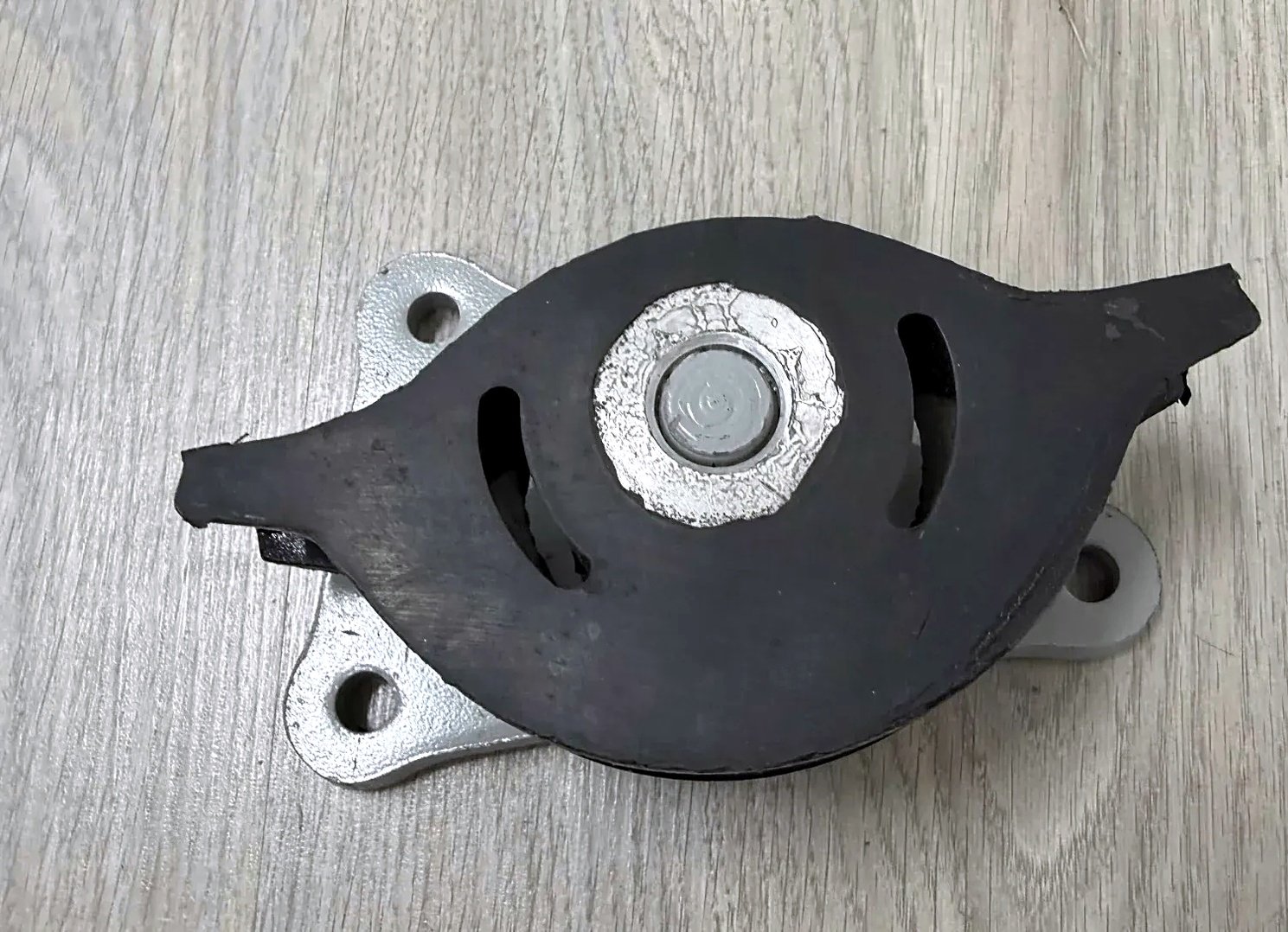 Engine mount lower Zastava 101