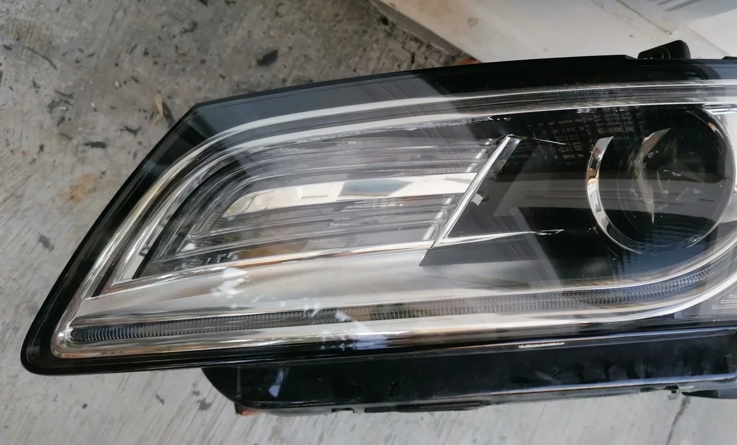 Front left headlight Audi Q5 facelift xenon