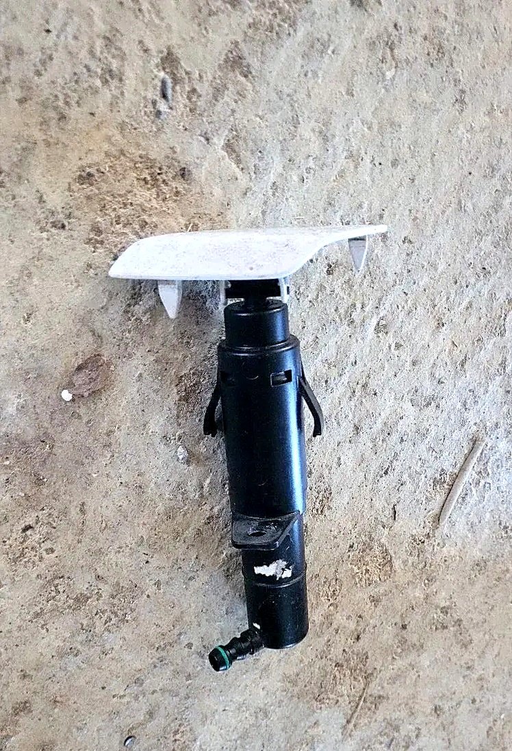 Washer spray nozzle left VW Golf 6 GTI GTD