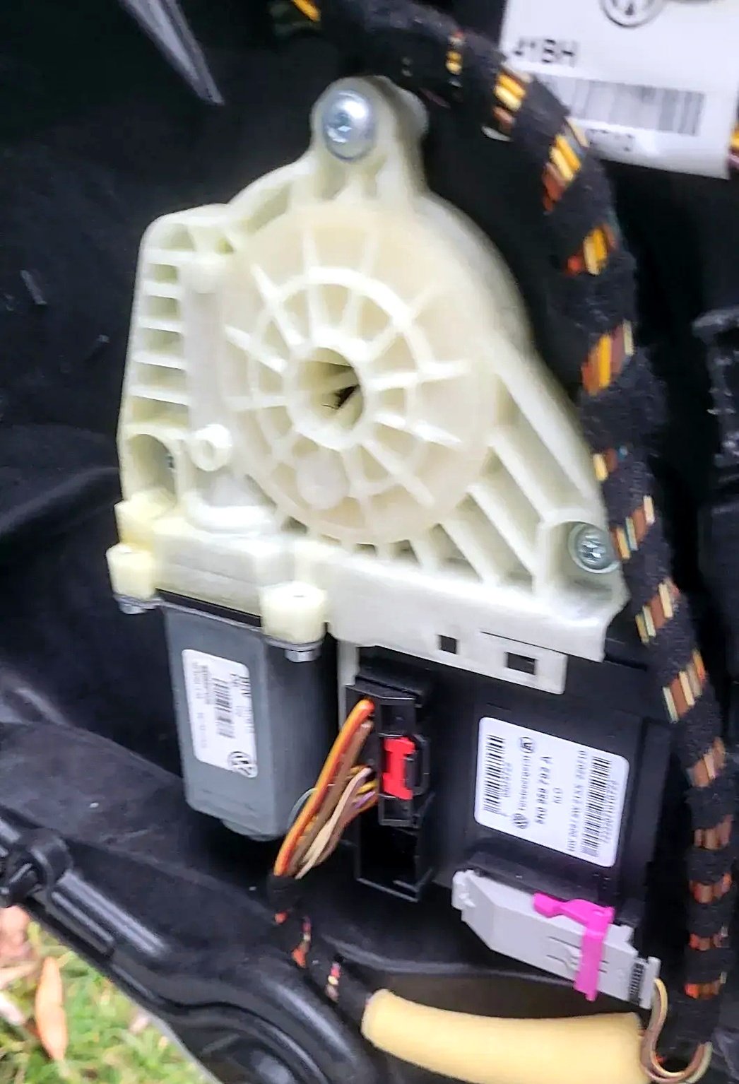 Window regulator motor VW Golf 6