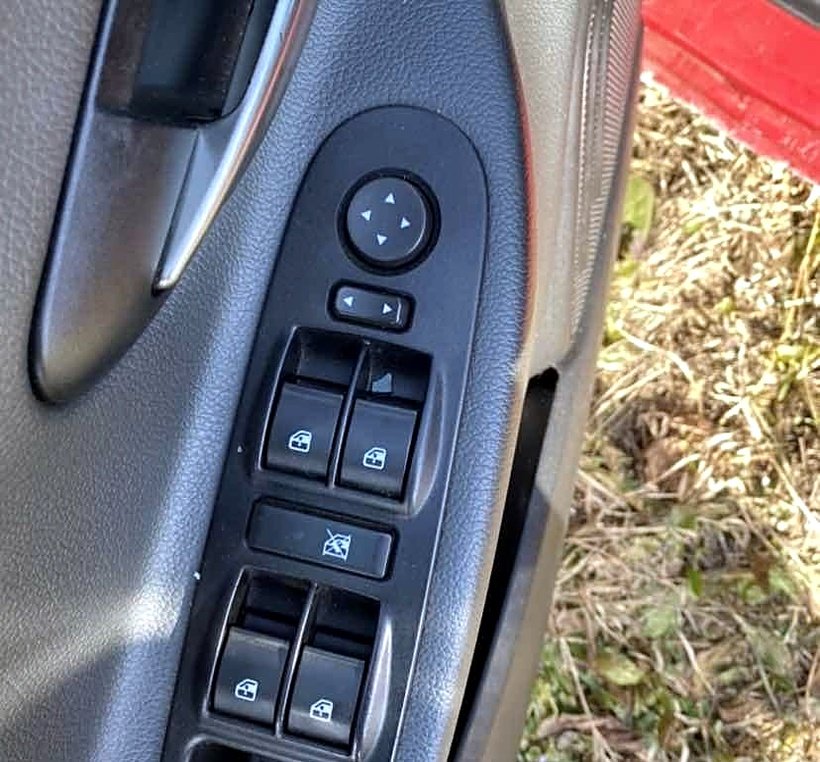 Prekidači podizača Lancia Y 2013