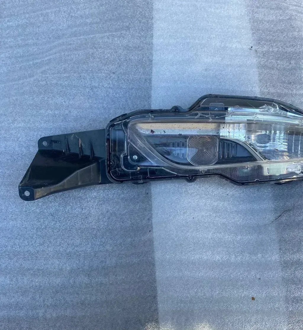 Front right daytime running light turn signal Toyota Yaris Cross 2021