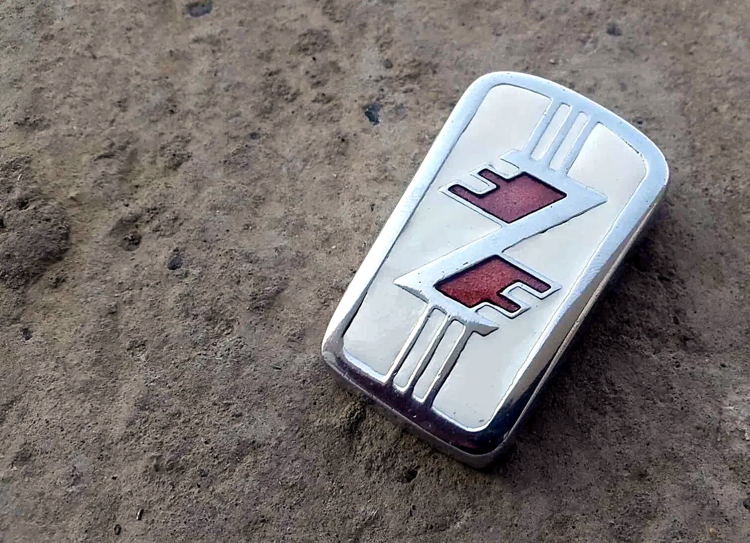 Bonnet emblem badge for Fiat