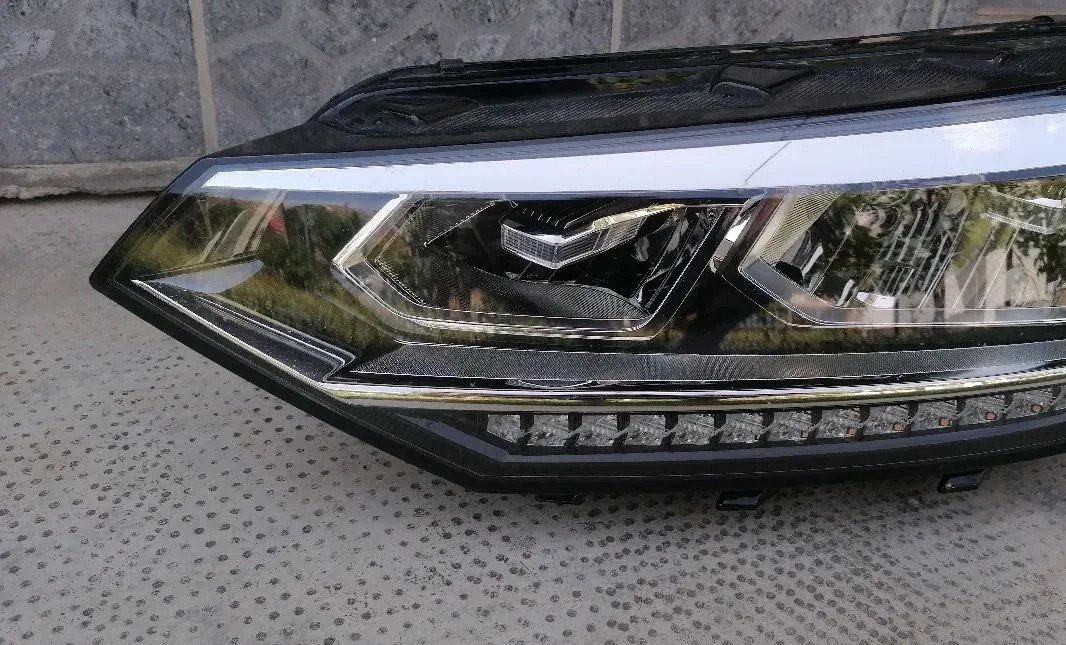Front left headlight VW Touran