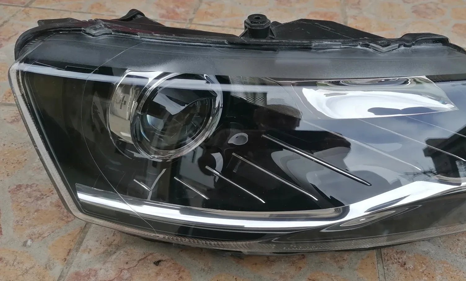 Right front xenon LED headlight Škoda Rapid