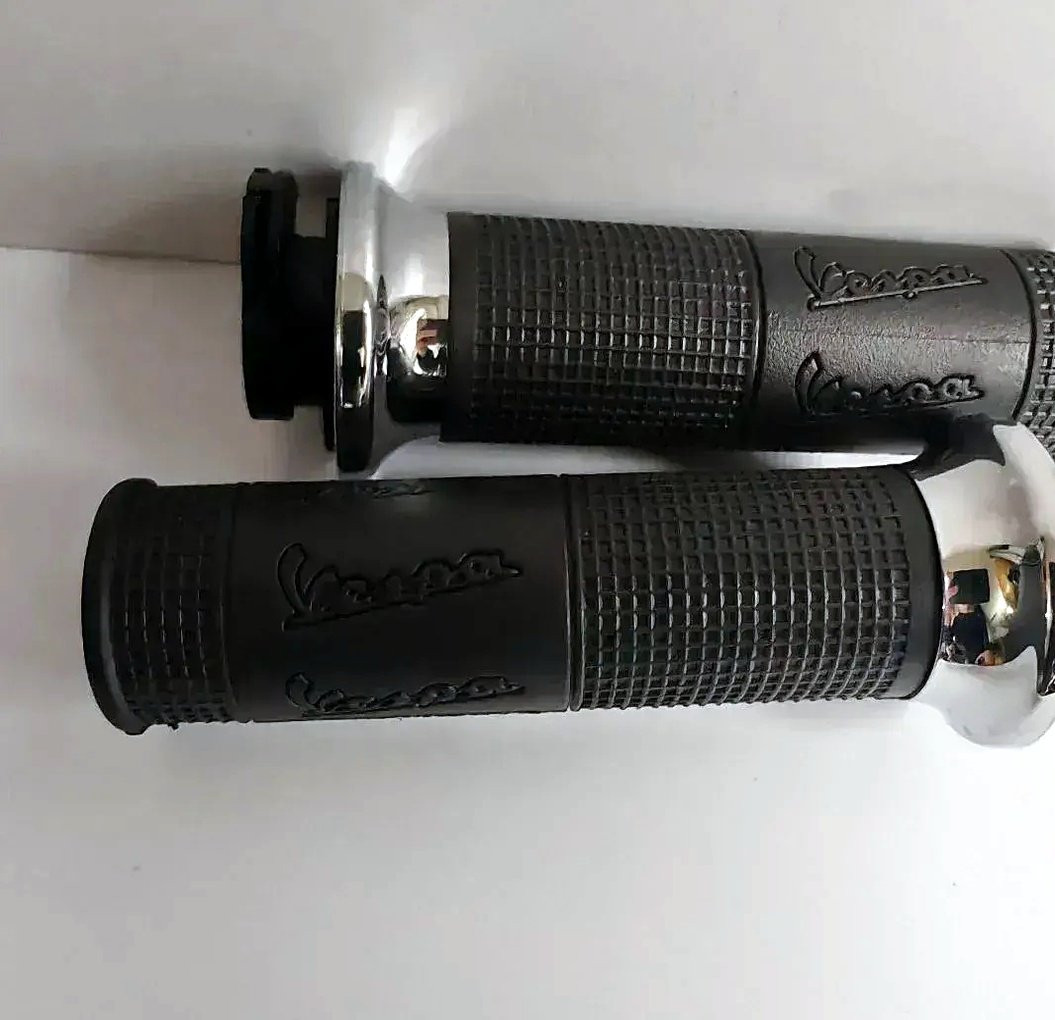 Vespa GTS handlebar grips