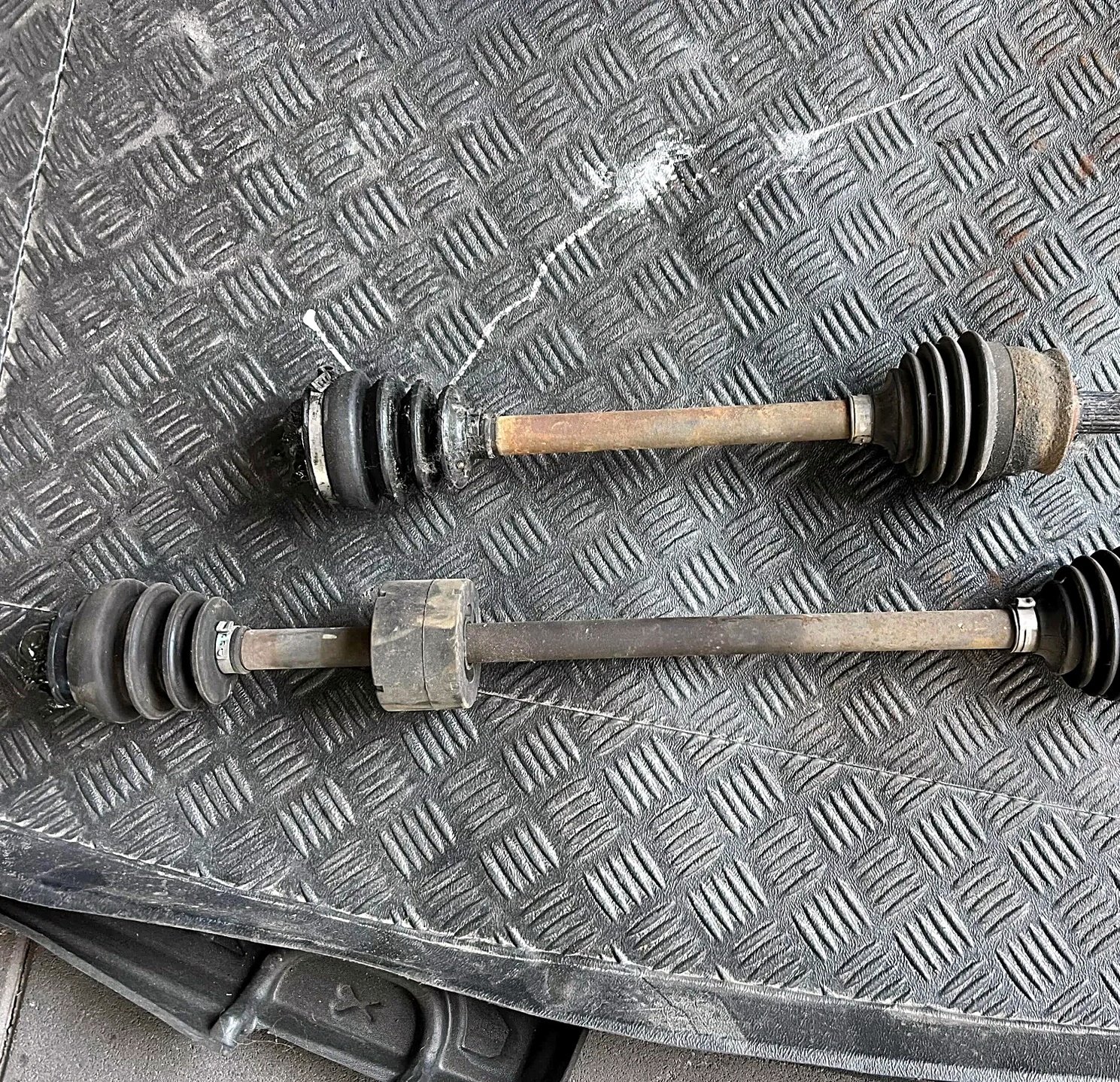 Poluosovina Fiat 500 1.2 benzin leva desna
