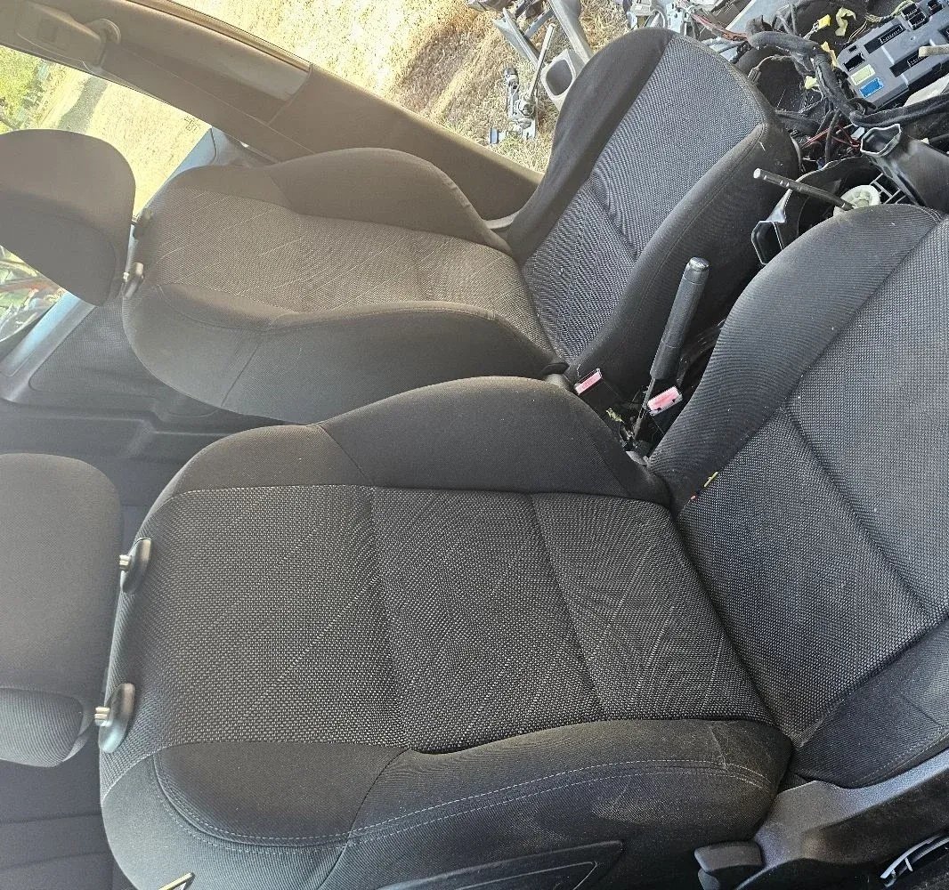 Peugeot 207 seats 5-door