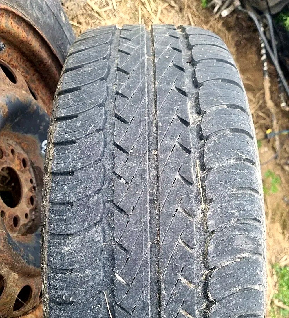 Good year 205/60 R16 guma