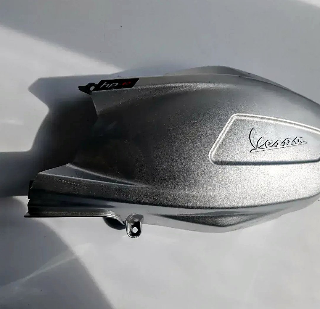 Vespa GTS HPE poklopac dekle