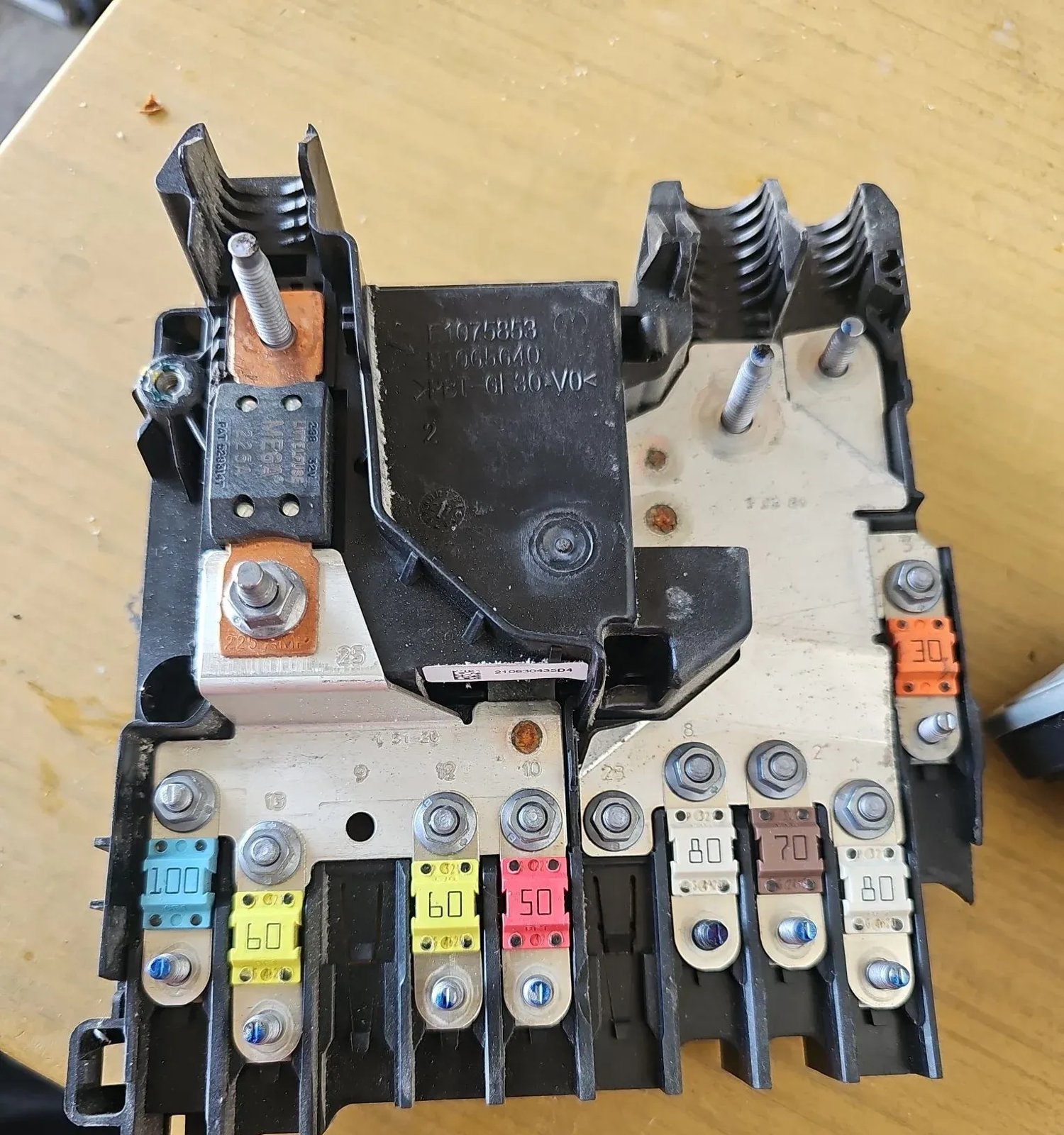 Fuse box Peugeot Citroen DS 9822465180