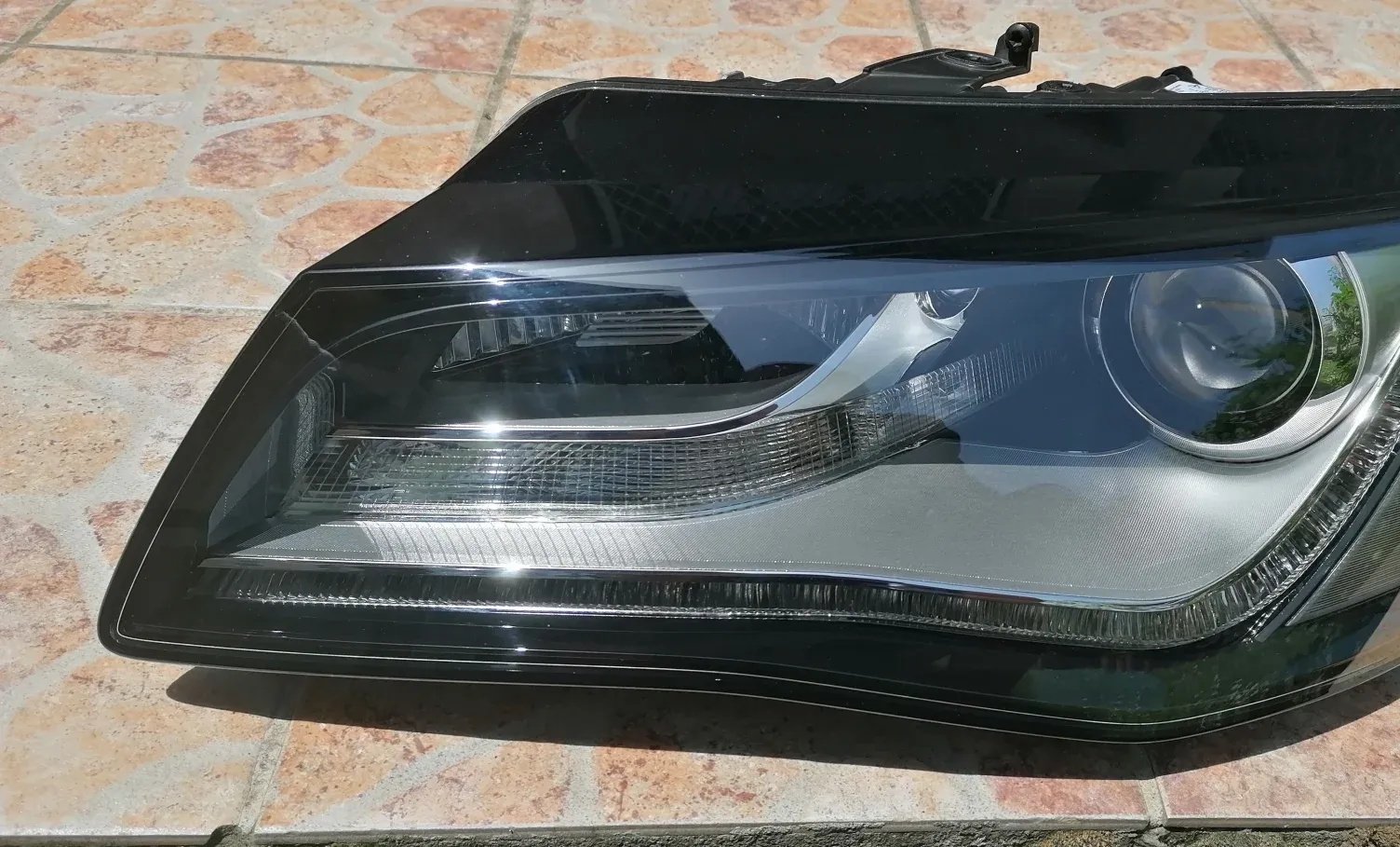 Xenon far levi Audi A8 D4