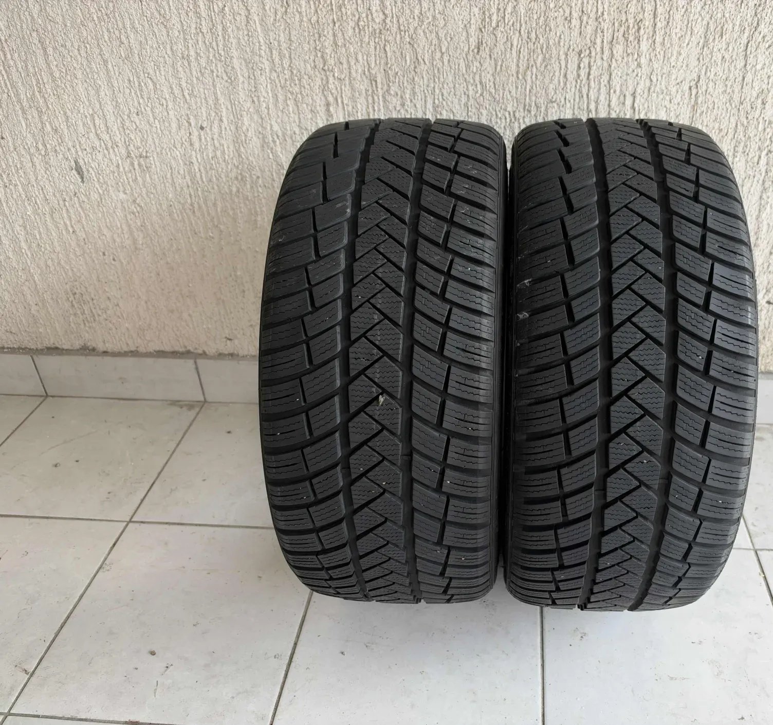 Vredestein 225/40 R18 winter tyres