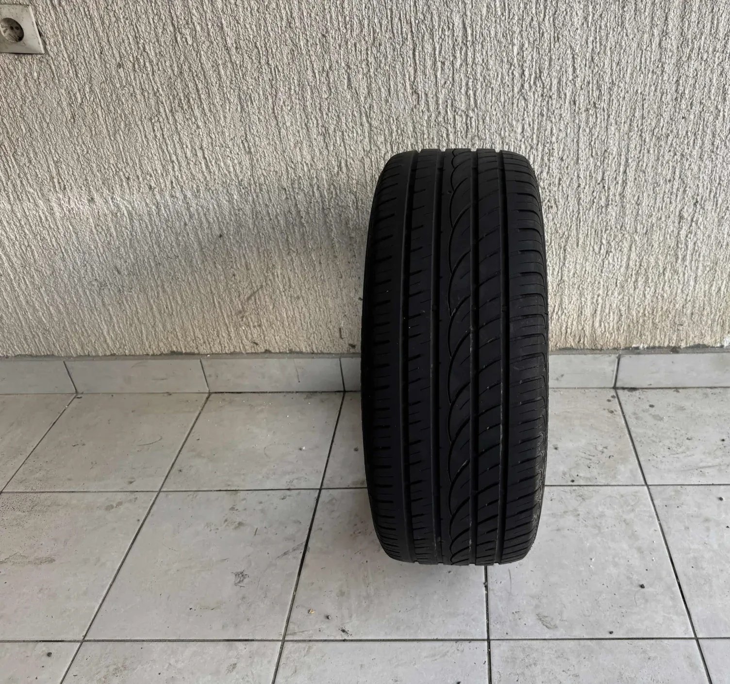 Letnja guma 235/50 R18
