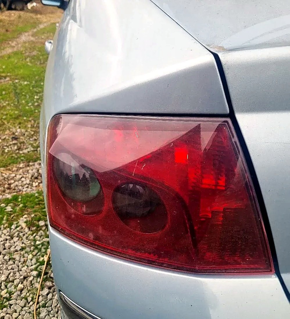 Rear left tail light Peugeot 407