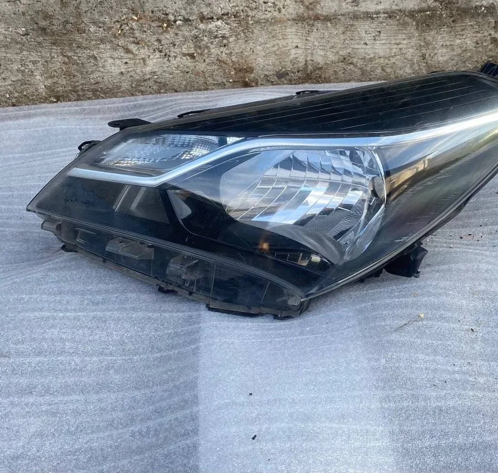 Far Toyota Yaris 014/020